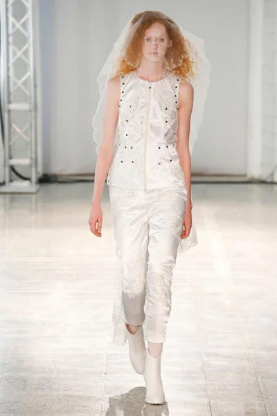 Look 10